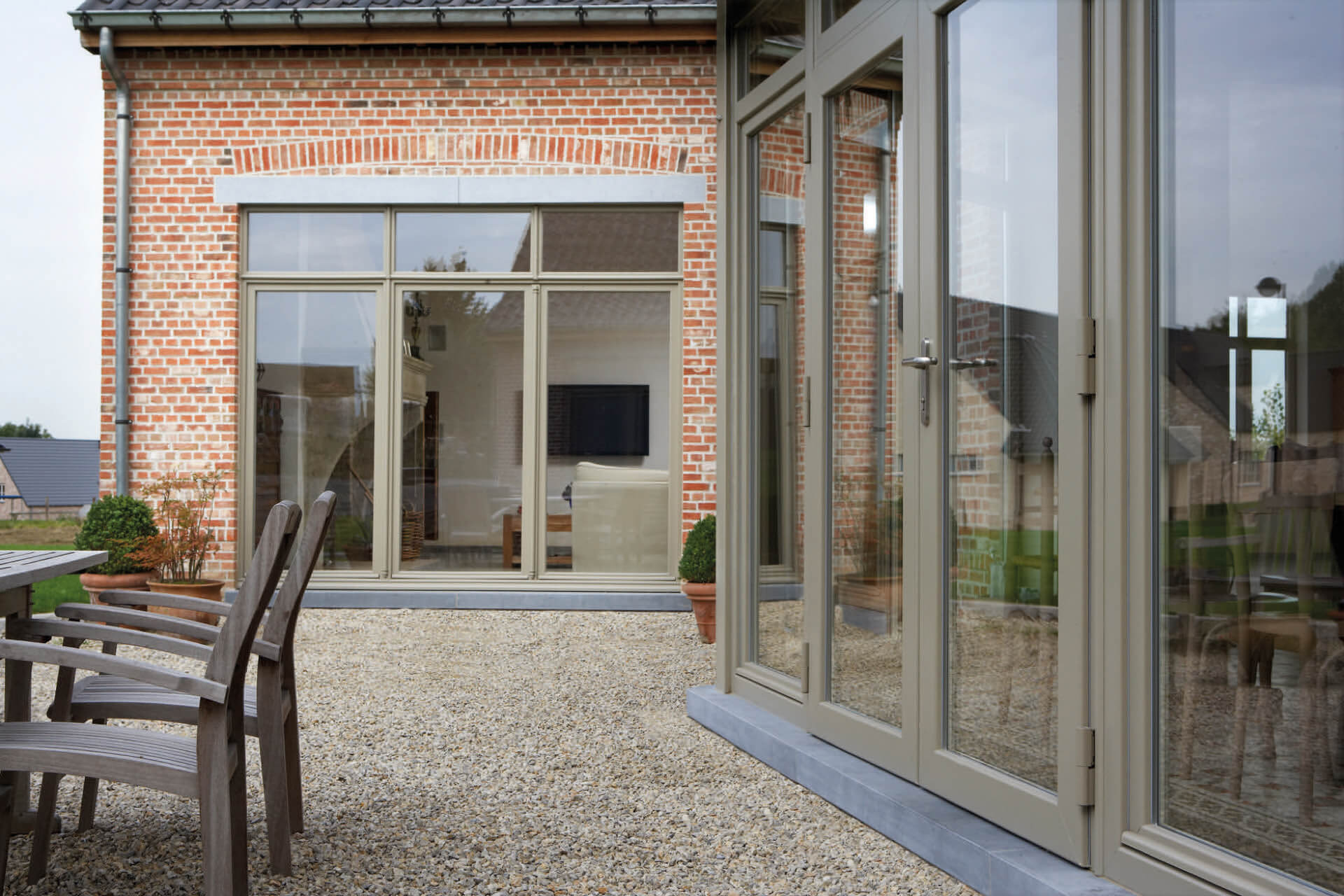 Sterk isolerende pvc achterdeur met glas voor extra lichtinval