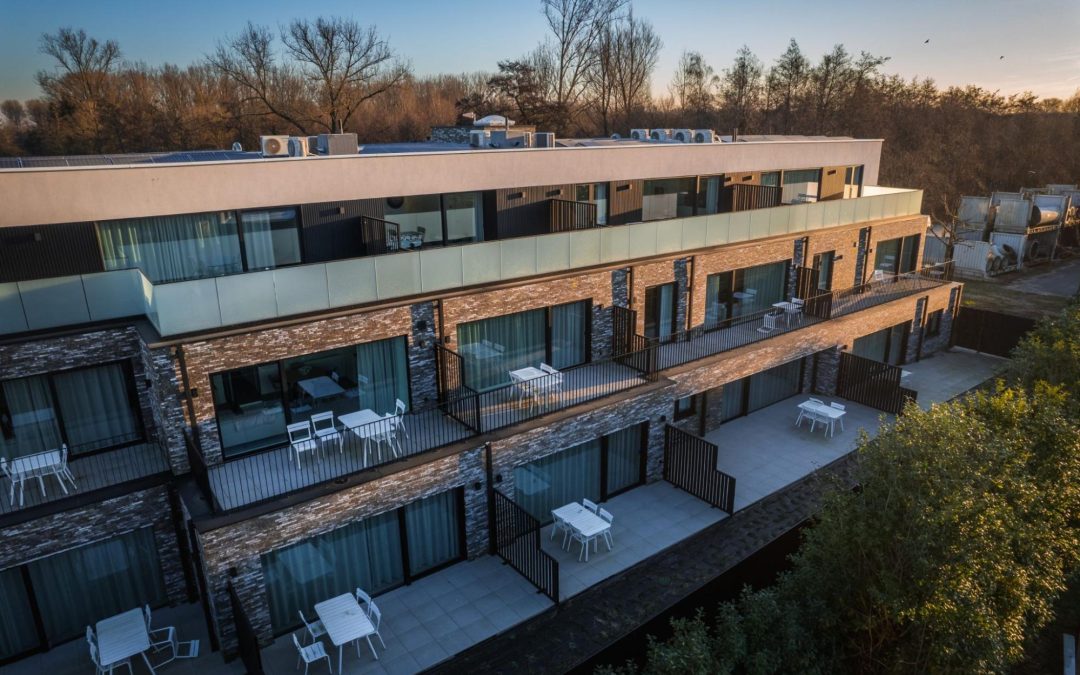 Gerenoveerde woning met nieuwe aluminium ramen die in aanmerking komen voor premies